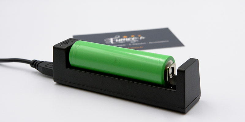 Chargeur Batteries / Accus Lithium Cigarette Electronique